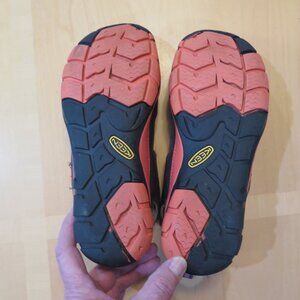 Women’s Keen CNX Water-Hiking-Outdoor Sandals, Size 7